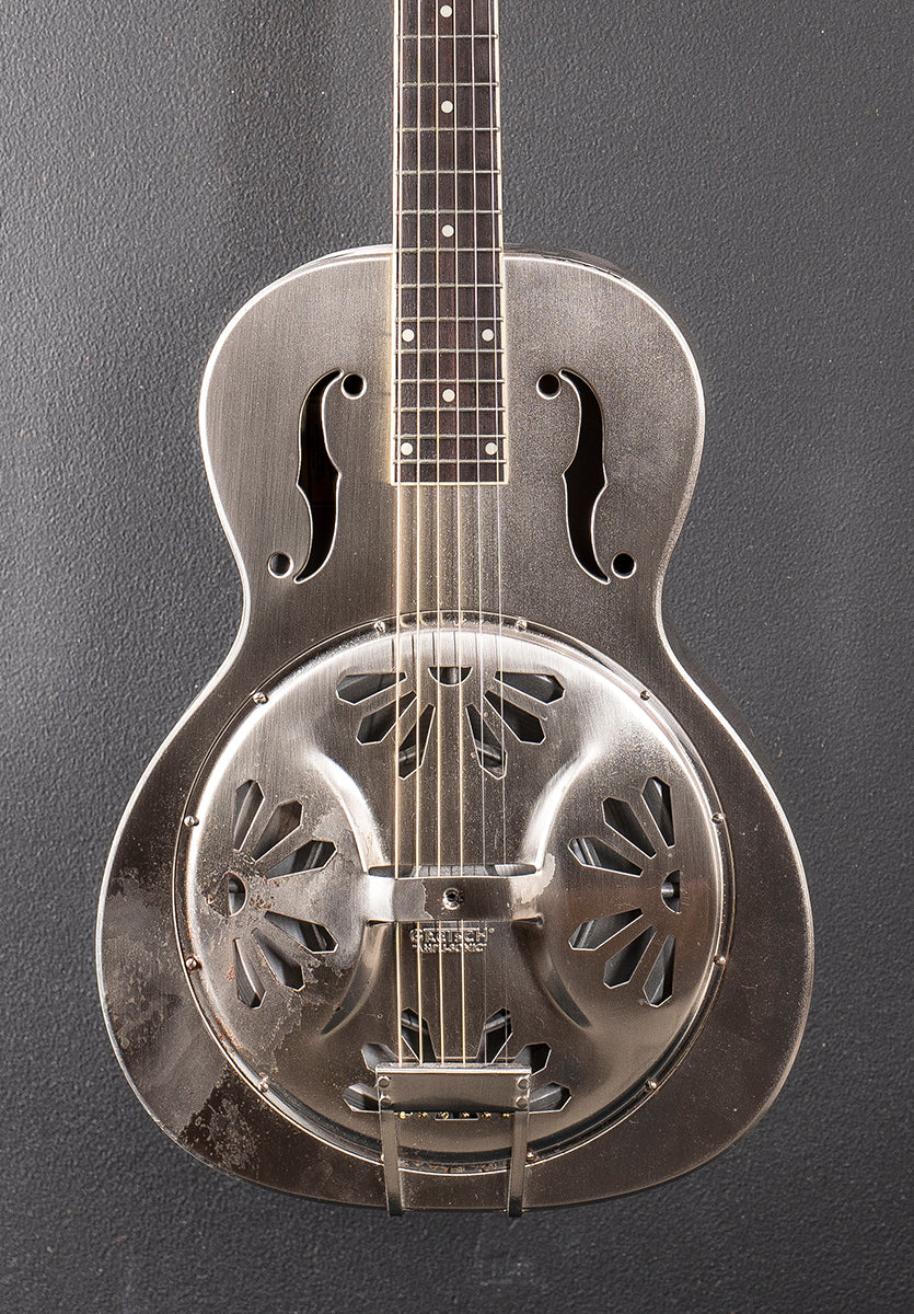 Used G9221 Bobtail Round Neck Resonator &