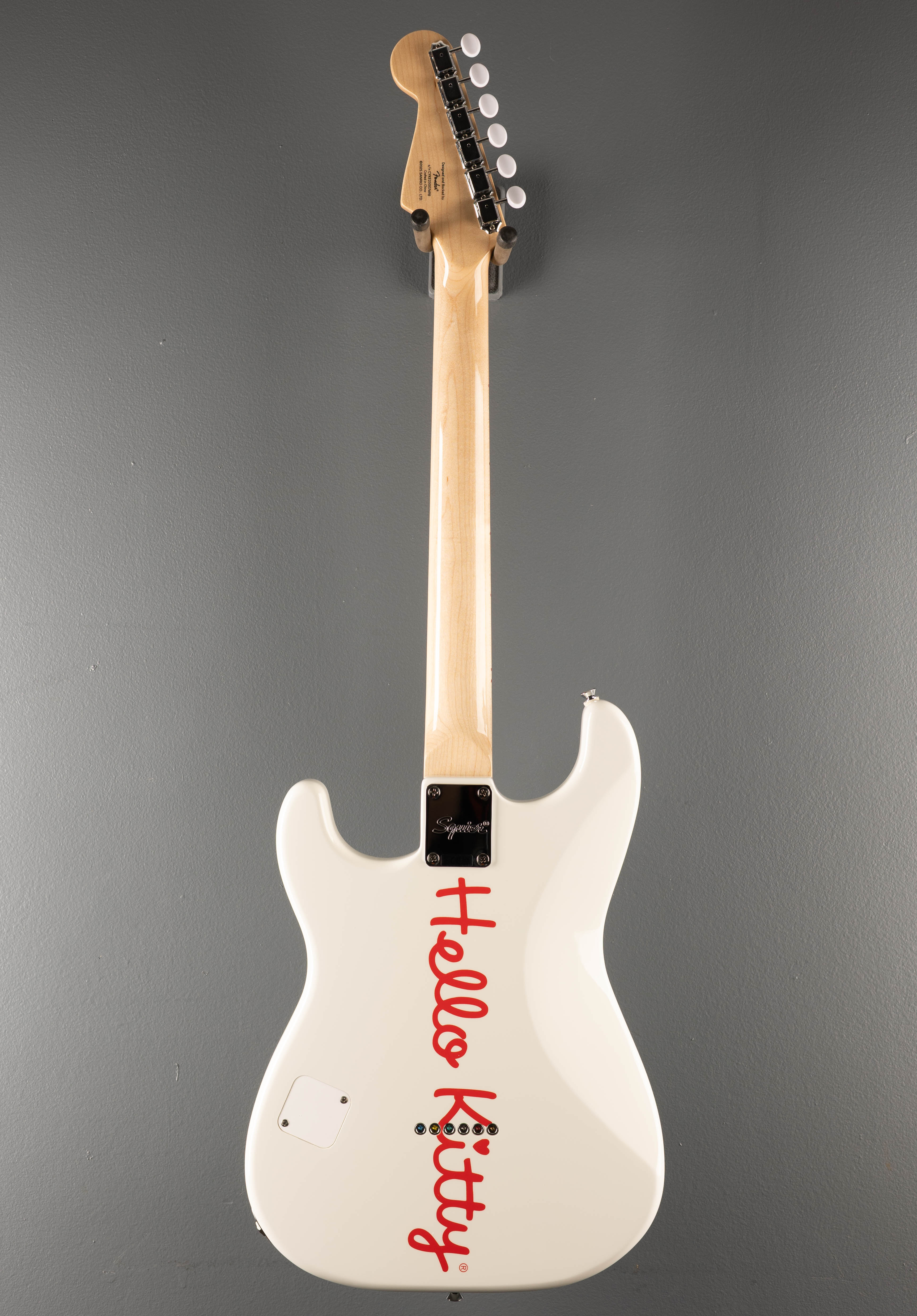 Hello Kitty Stratocaster - White – Dave's Guitar Shop