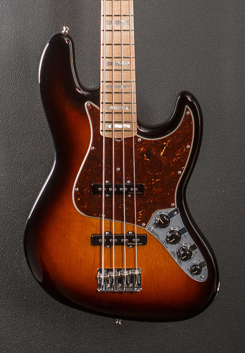 Used Custom Classic Jazz Bass '24