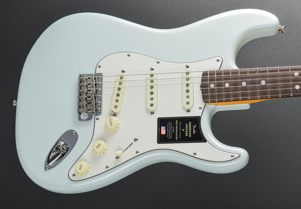 American Vintage II 1965 Stratocaster - Sonic Blue – Dave's Guitar