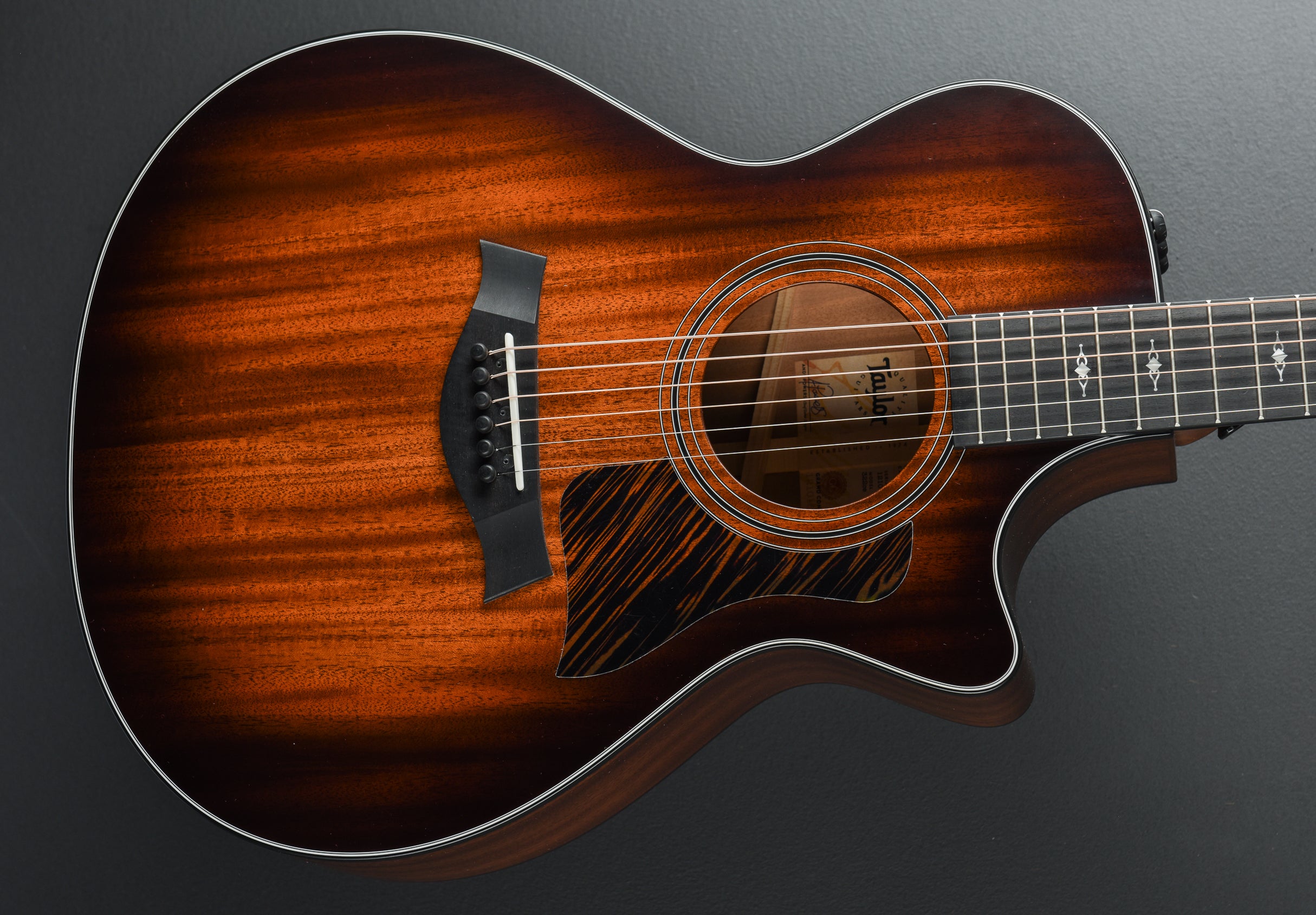 322CE – Dave's Guitar Shop