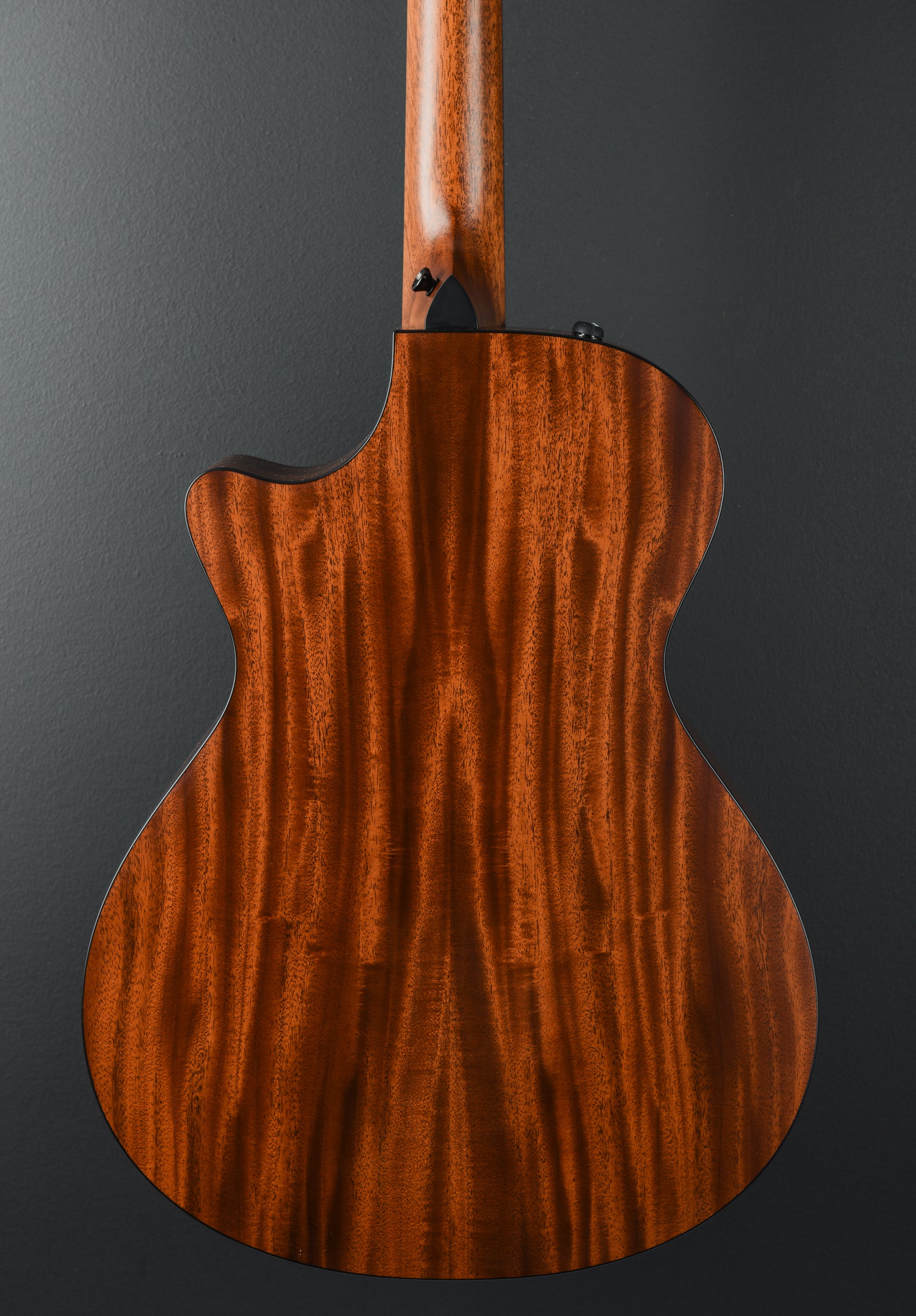 322CE – Dave's Guitar Shop