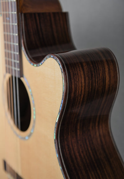 OMC, East Indian Rosewood/AAA Sitka Spruce