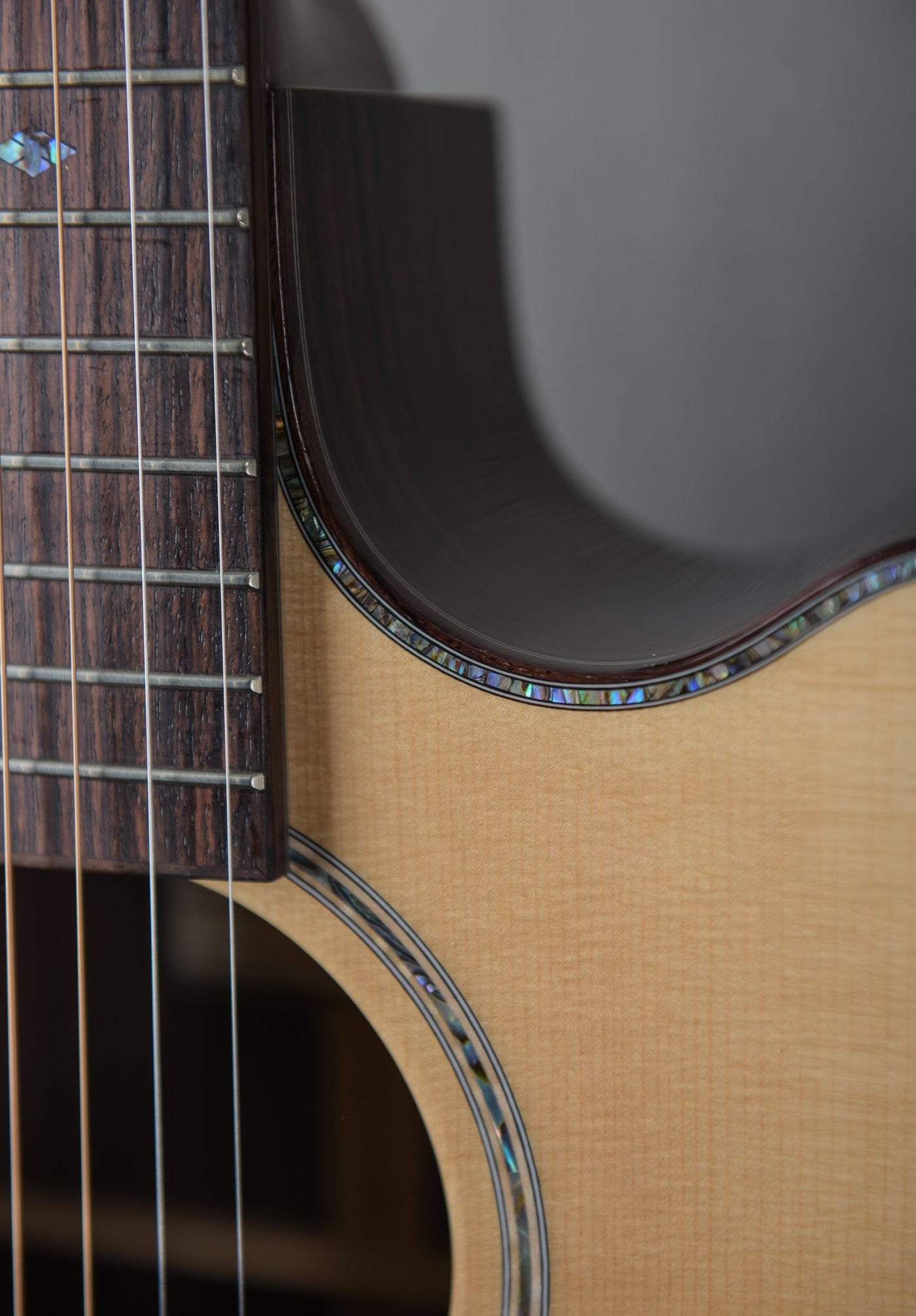 OMC, East Indian Rosewood/AAA Sitka Spruce