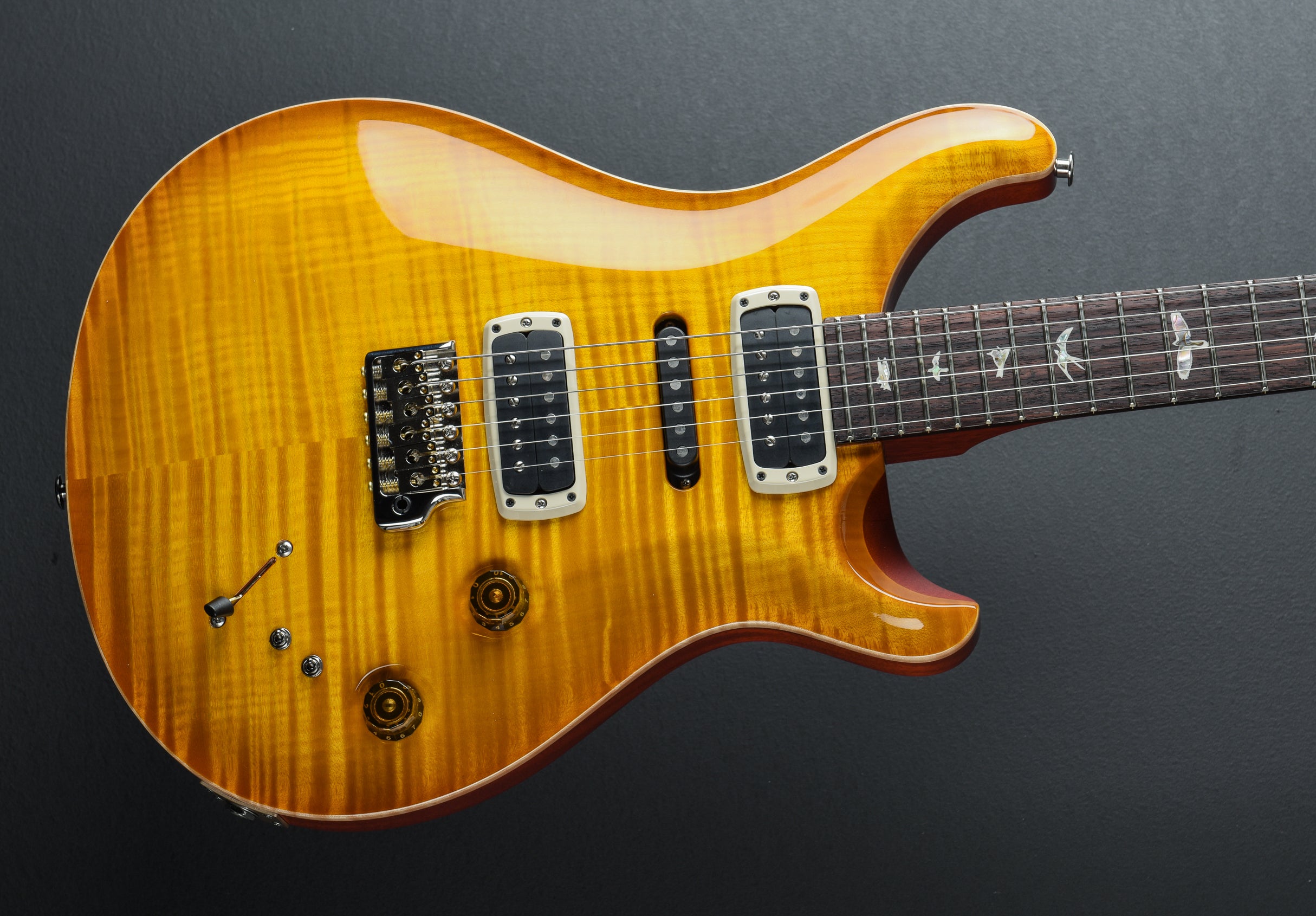Modern Eagle V - McCarty Sunburst – Dave's Guitar Shop