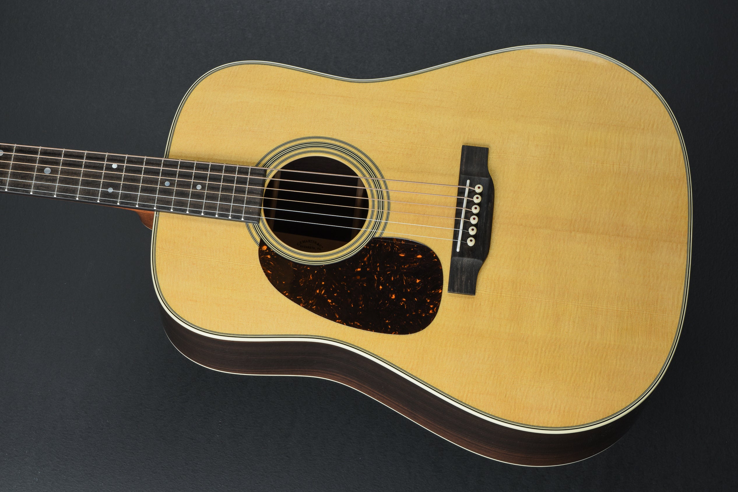 ハン　Martin d-28 card-D-28-Modern-Deluxe_f.jpg?