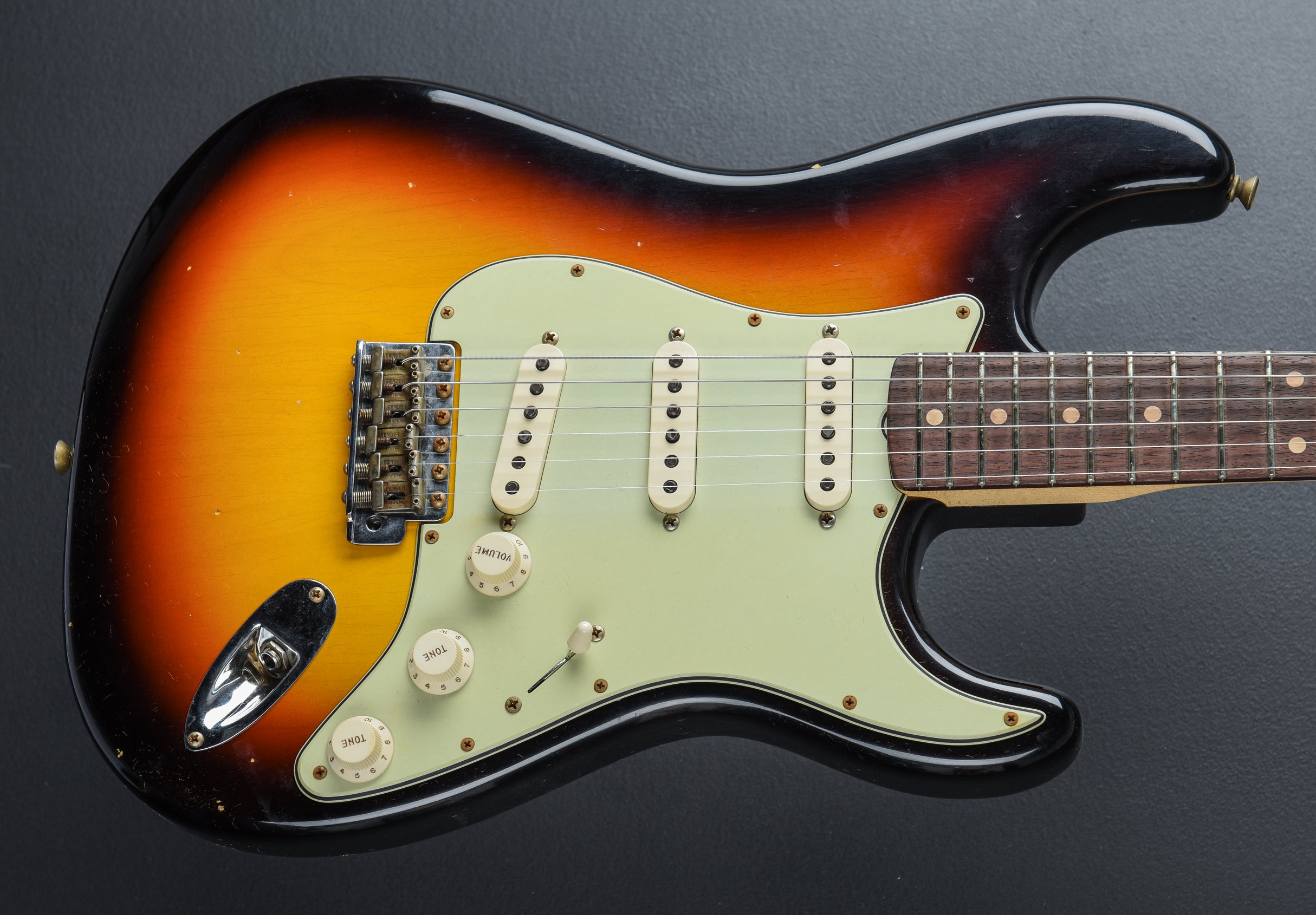 1960 Journeyman Relic Stratocaster - 3 Color Sunburst – Dave's