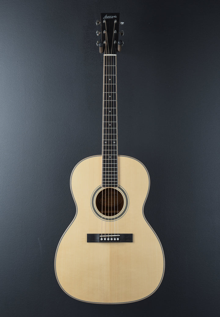 000-40 Mahogany w/Moon Spruce &