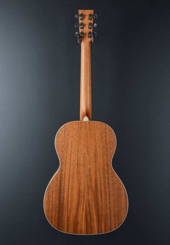 000-40 Mahogany w/Moon Spruce &