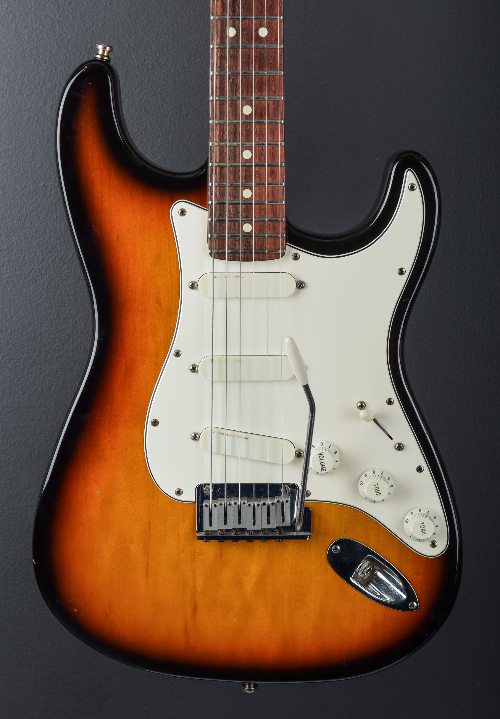 USED Strat Plus Deluxe '91 – Dave's Guitar Shop