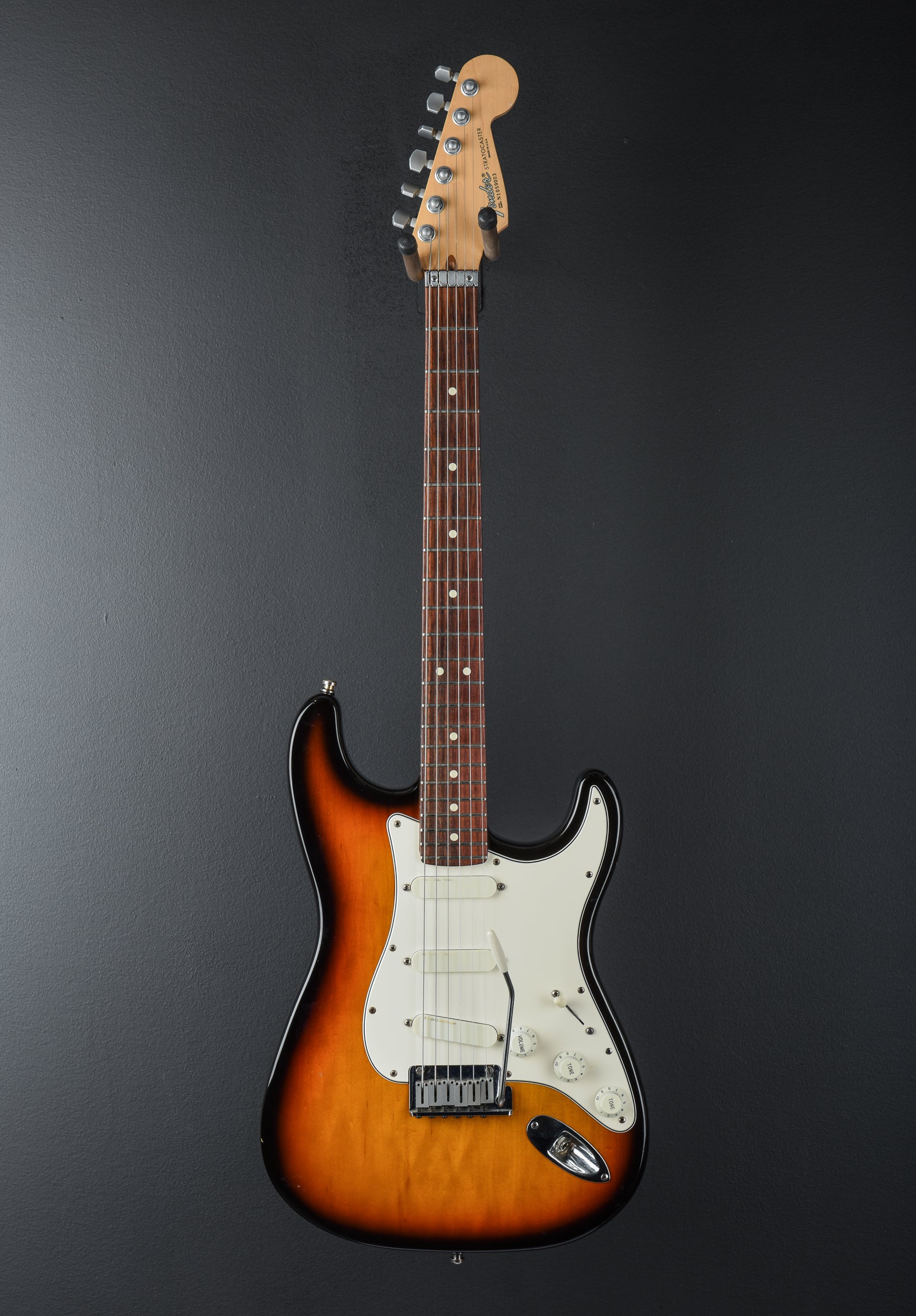USED Strat Plus Deluxe '91 – Dave's Guitar Shop