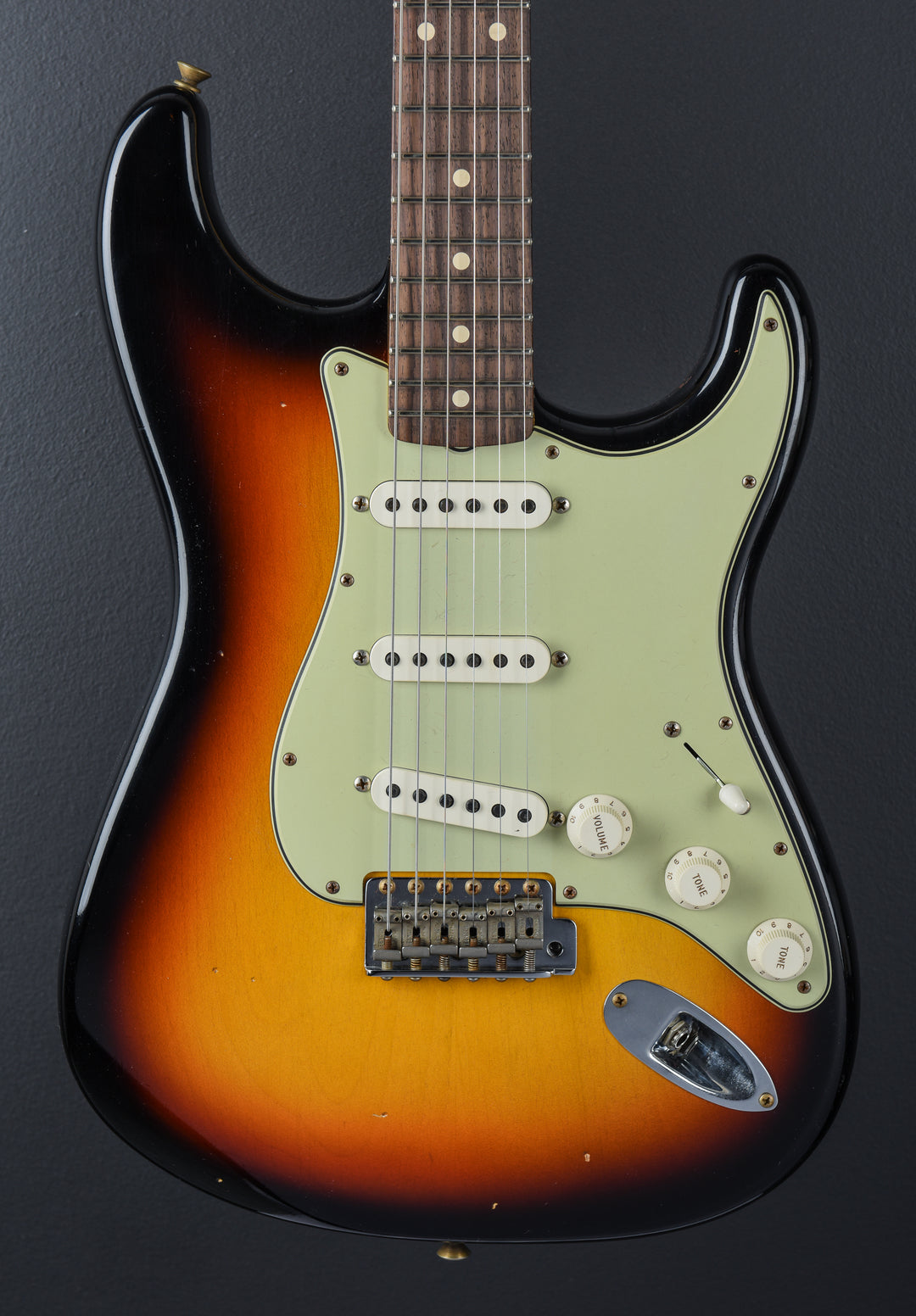 1960 Journeyman Relic Stratocaster - 3 Color Sunburst
