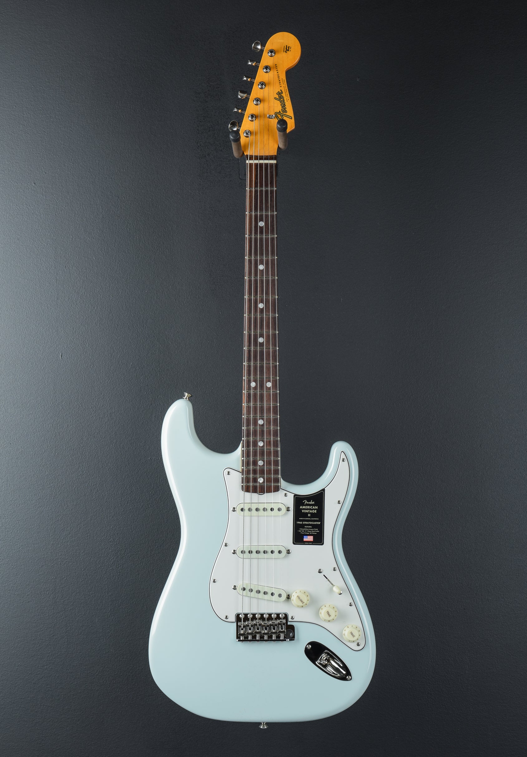 American Vintage II 1965 Stratocaster - Sonic Blue – Dave's Guitar