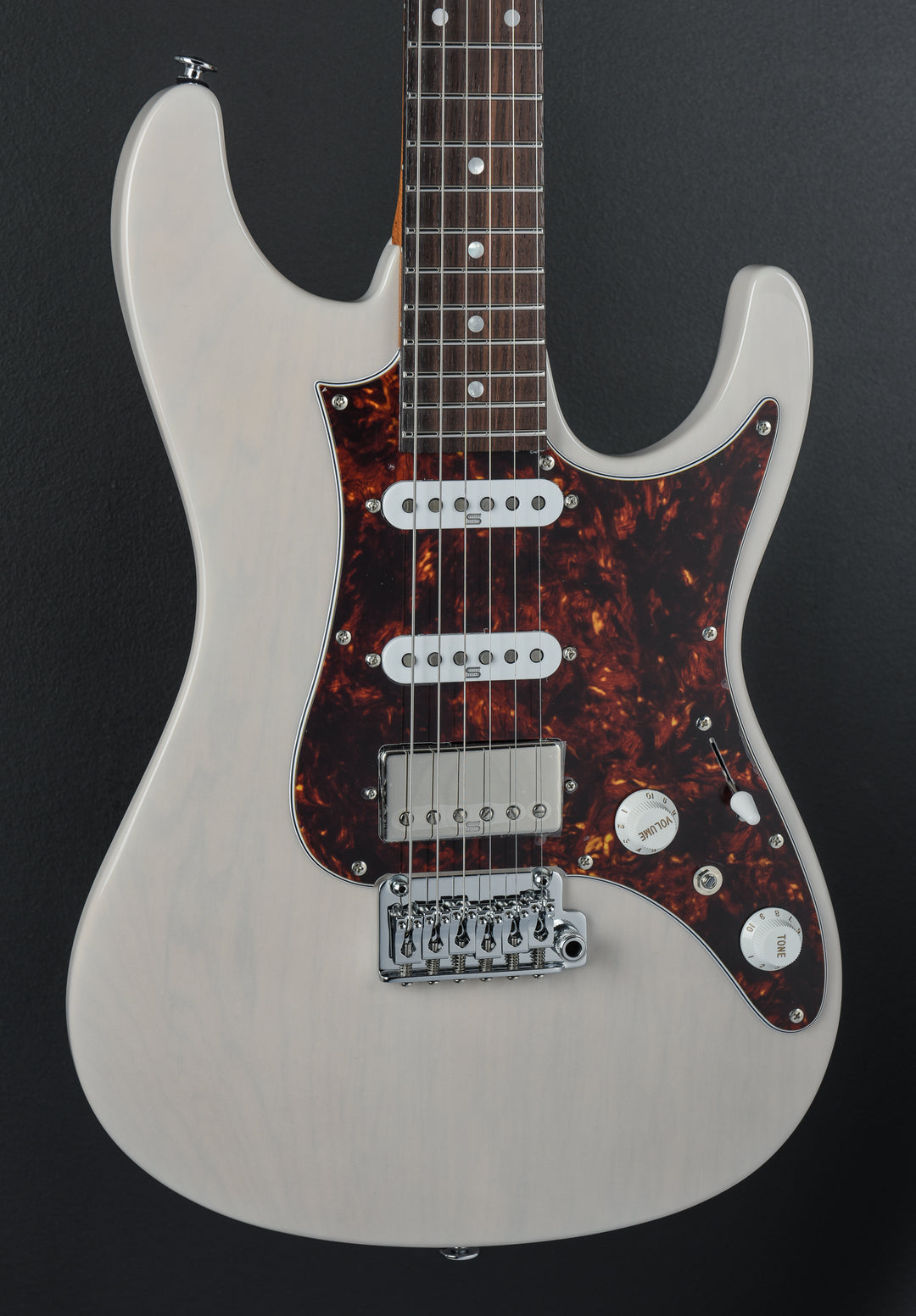 Prestige AZ2204N - Antique White Blonde