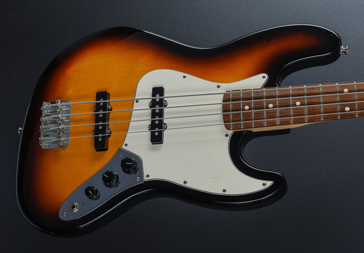 Used Standard Jazz Bass '03