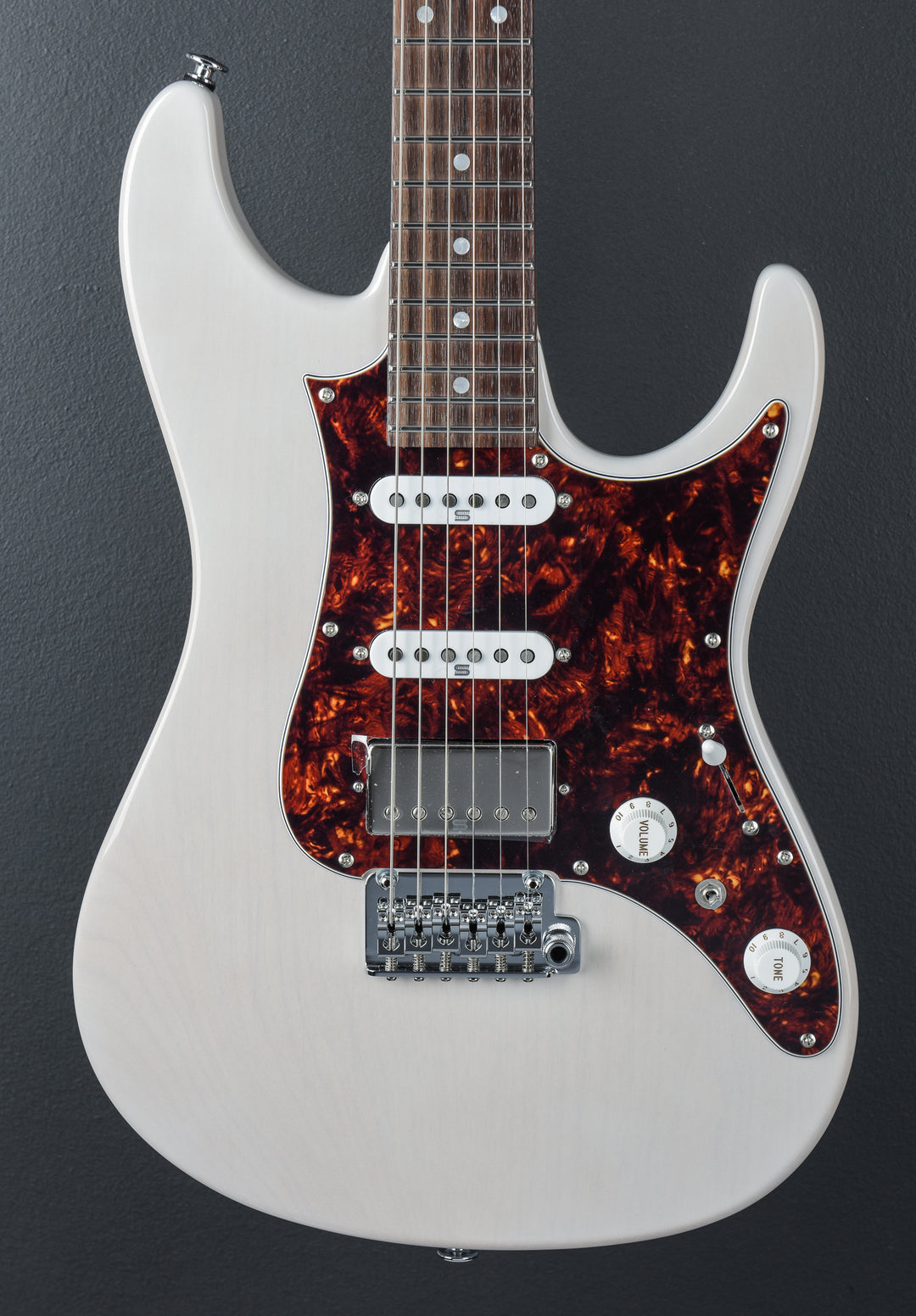 Prestige AZ2204N - Antique White Blonde