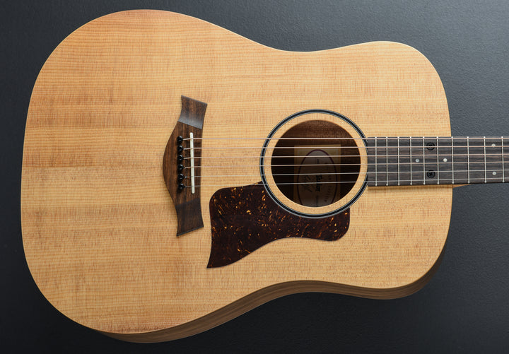 USED Big Baby Taylor (BBT) &