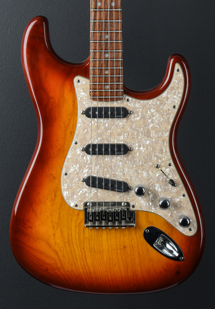 USED American Deluxe Ash Stratocaster '11