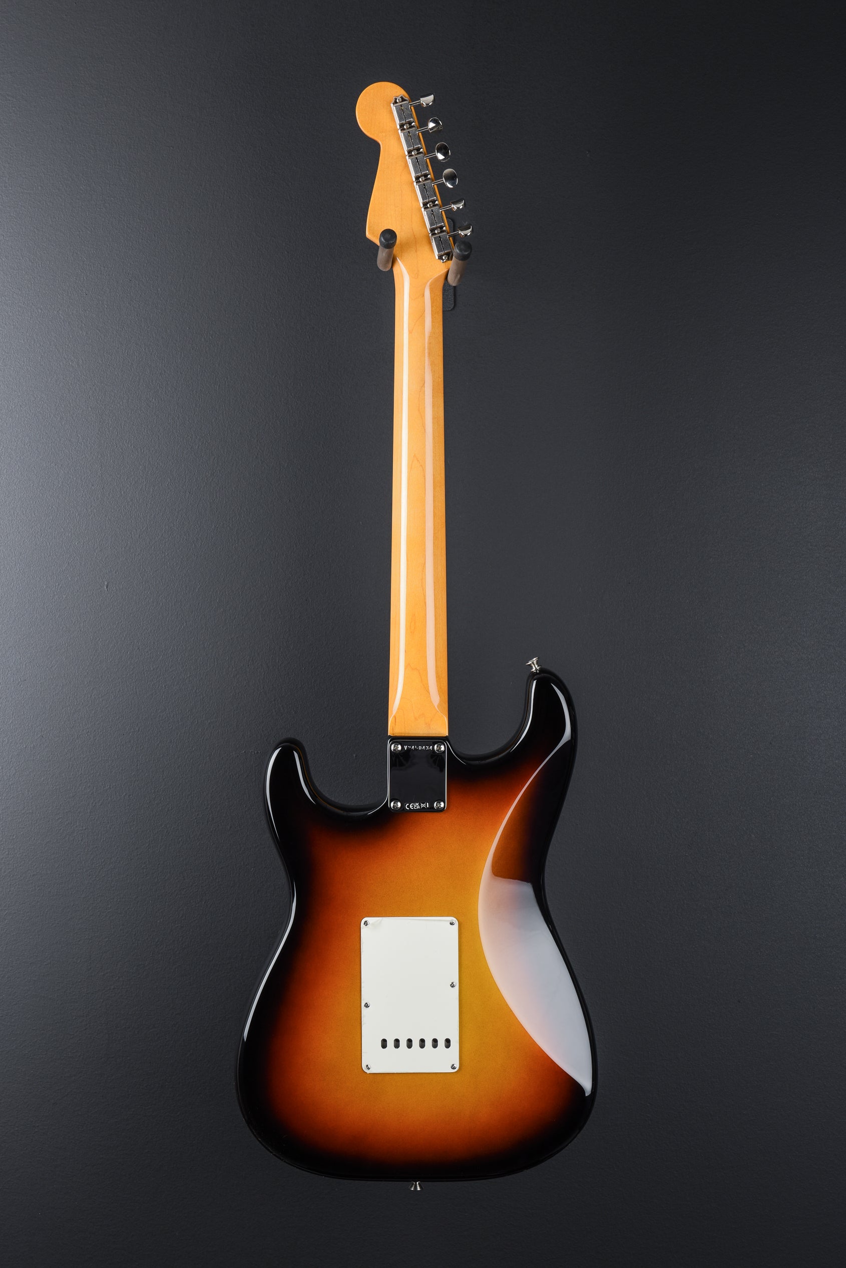 American Vintage II 1961 Stratocaster - 3 Color Sunburst – Dave's
