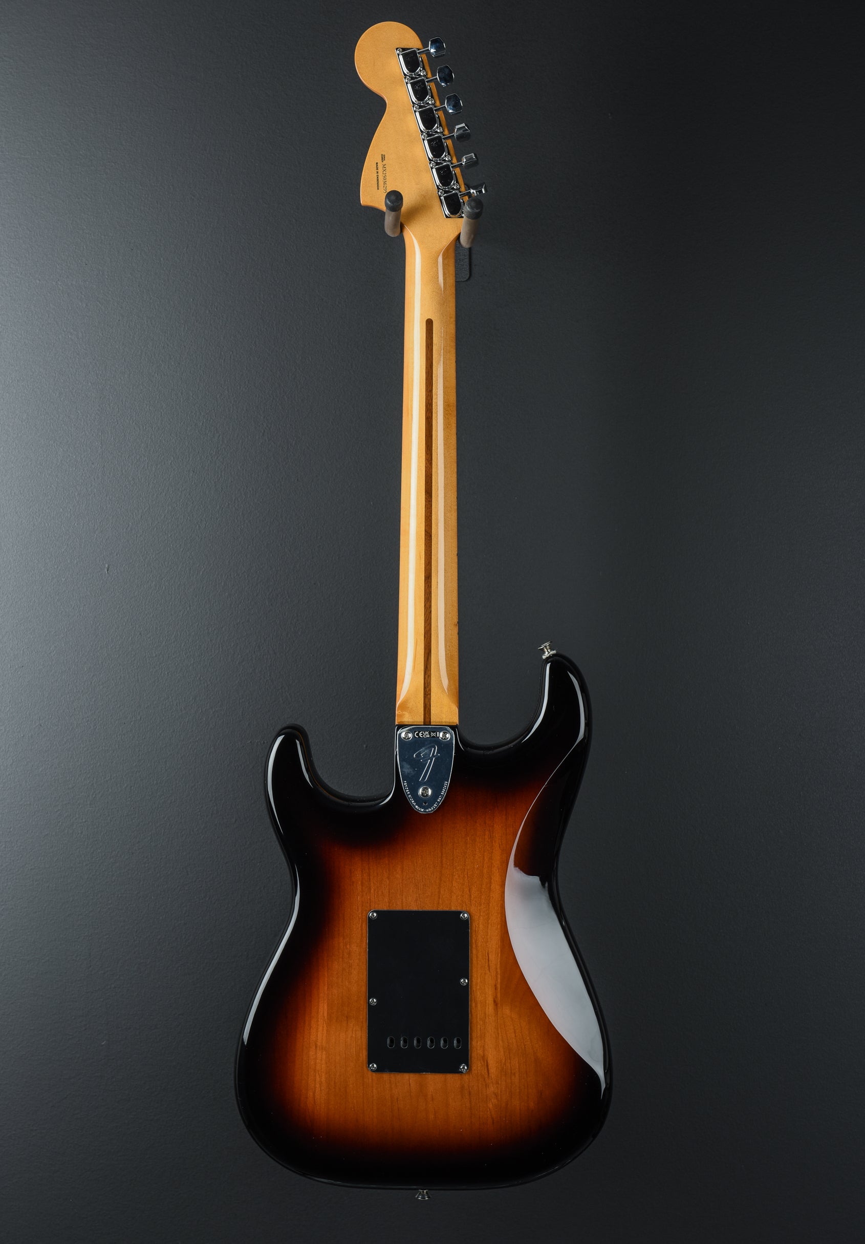 Vintera II 70's Stratocaster - 3 Color Sunburst w/Maple – Dave's