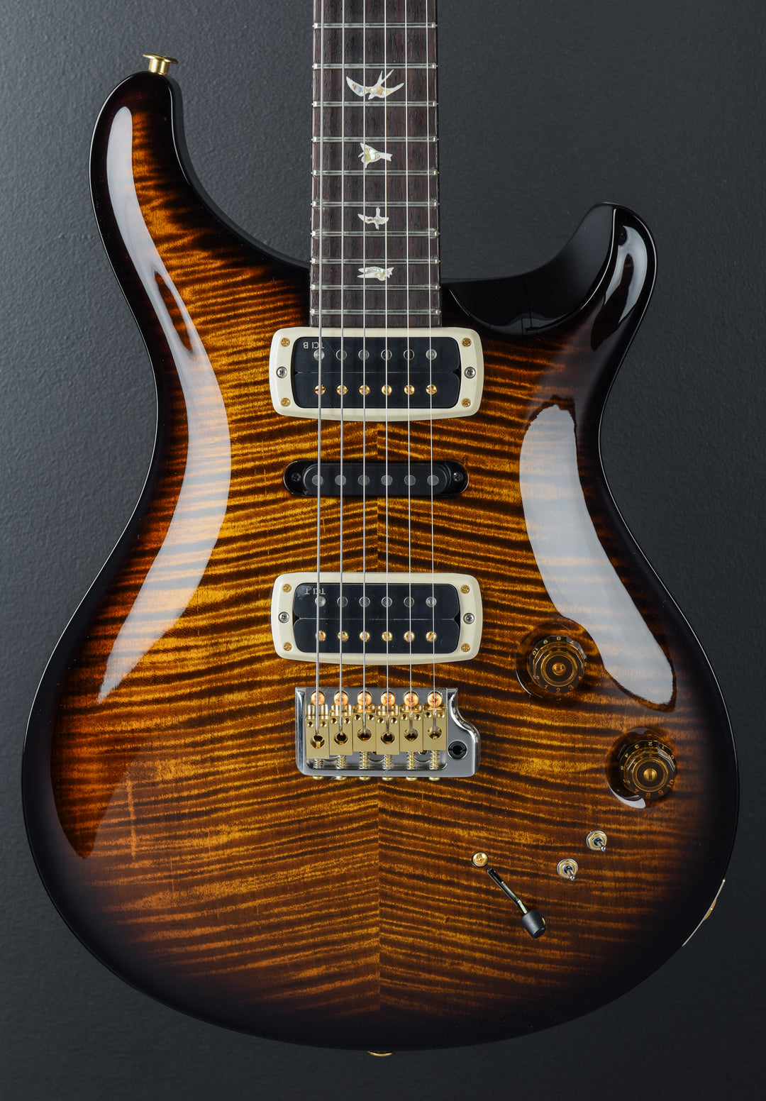 Modern Eagle V 10 Top - Black Gold Wraparound Burst