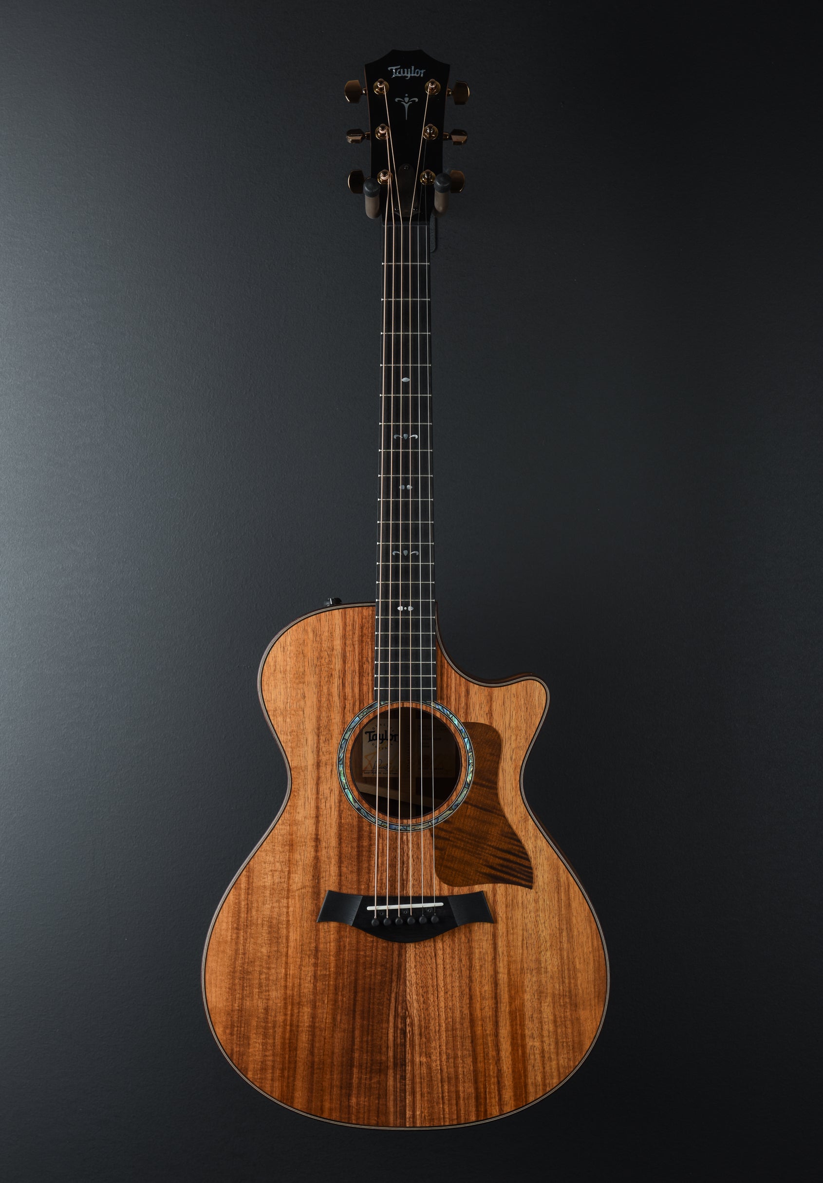 722CE – Dave's Guitar Shop