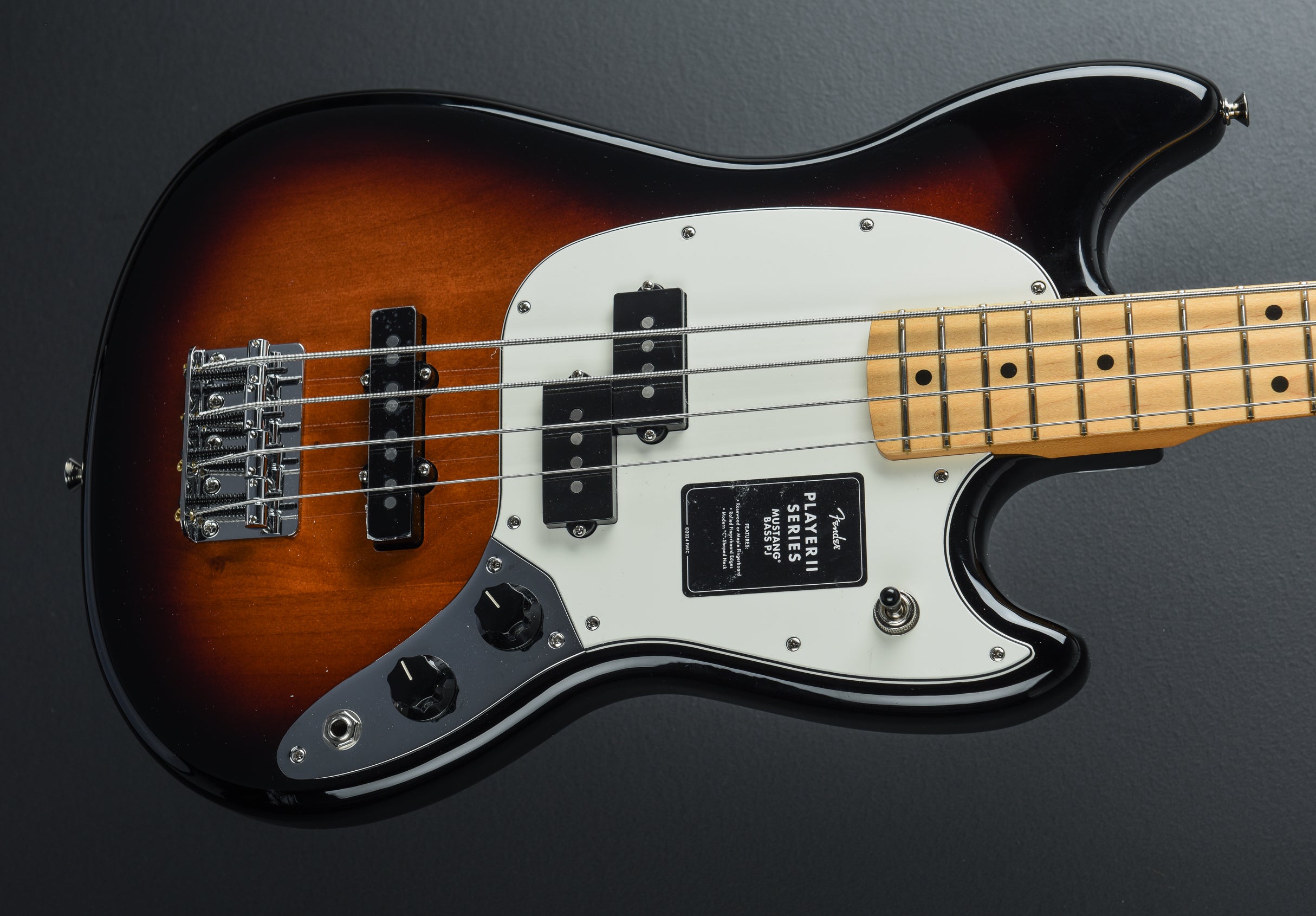 Player II Mustang Bass PJ - 3 Color Sunburst w/Maple – Dave's