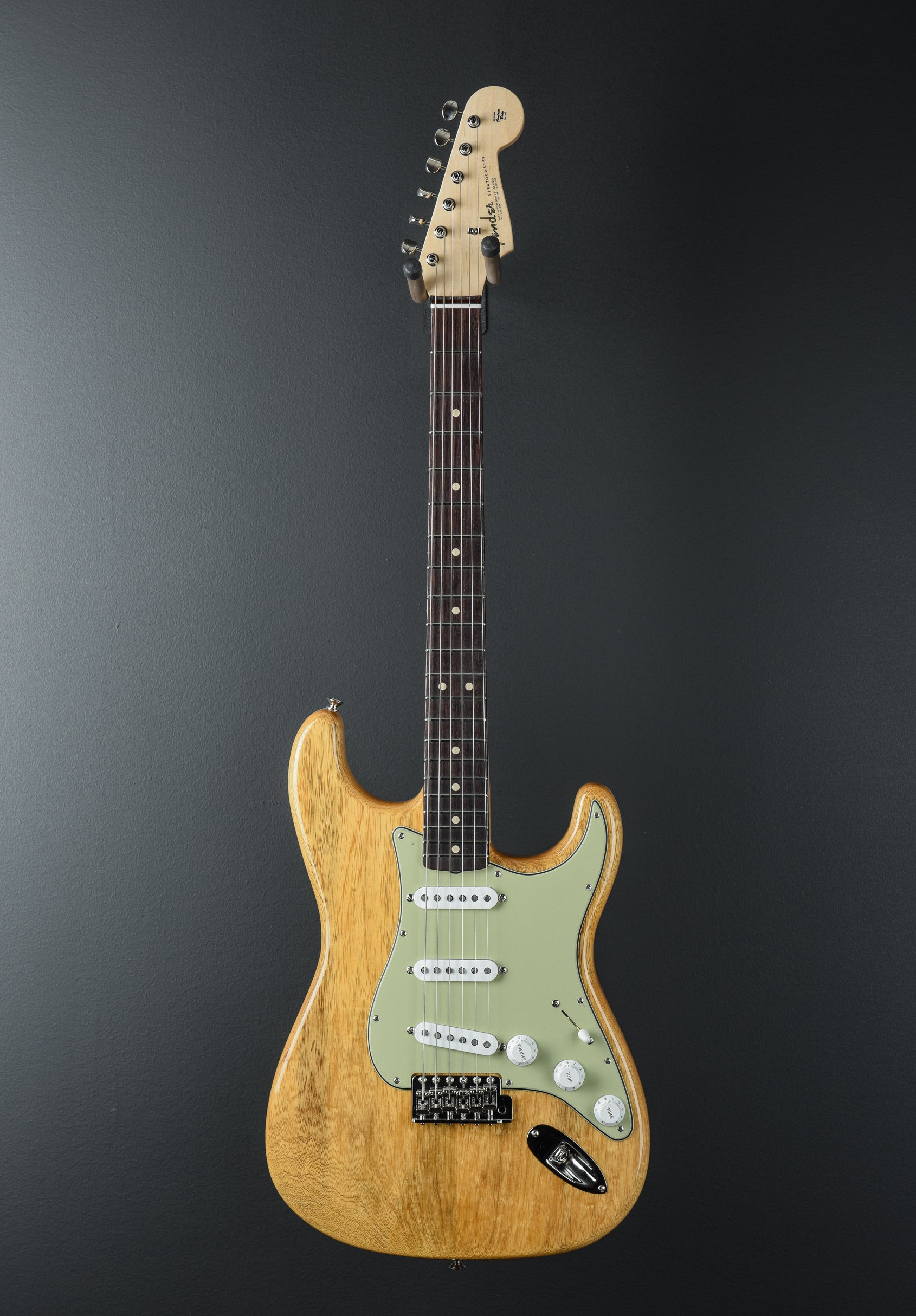 1963 NOS Korina Strat – Dave's Guitar Shop