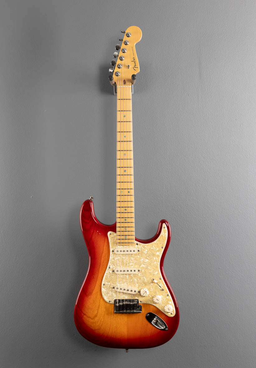 Used American Deluxe Stratocaster, '06
