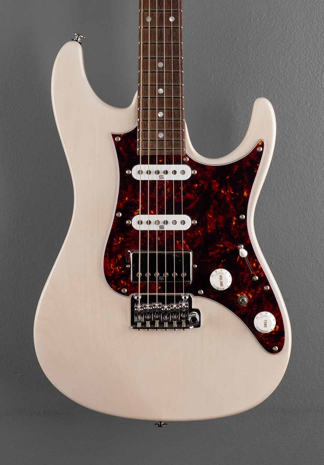 Prestige AZ2204N - Antique White Blonde