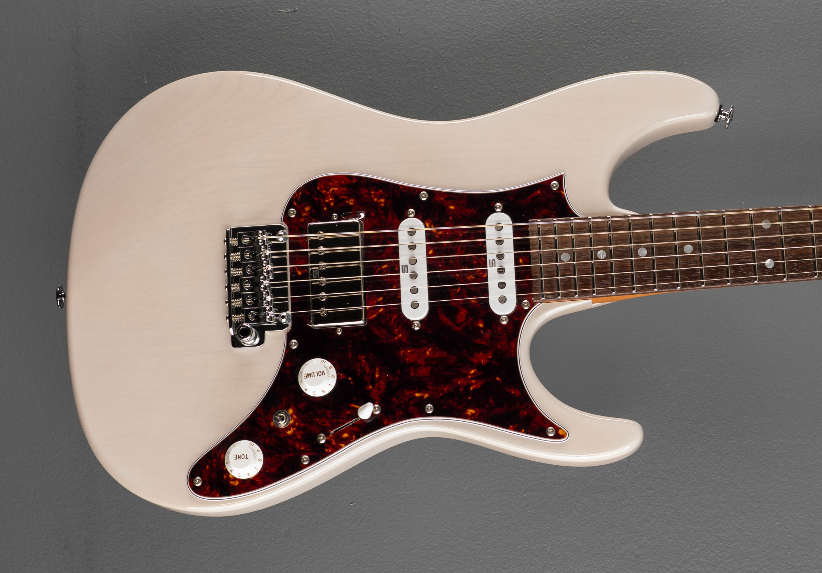 Prestige AZ2204N - Antique White Blonde – Dave's Guitar Shop