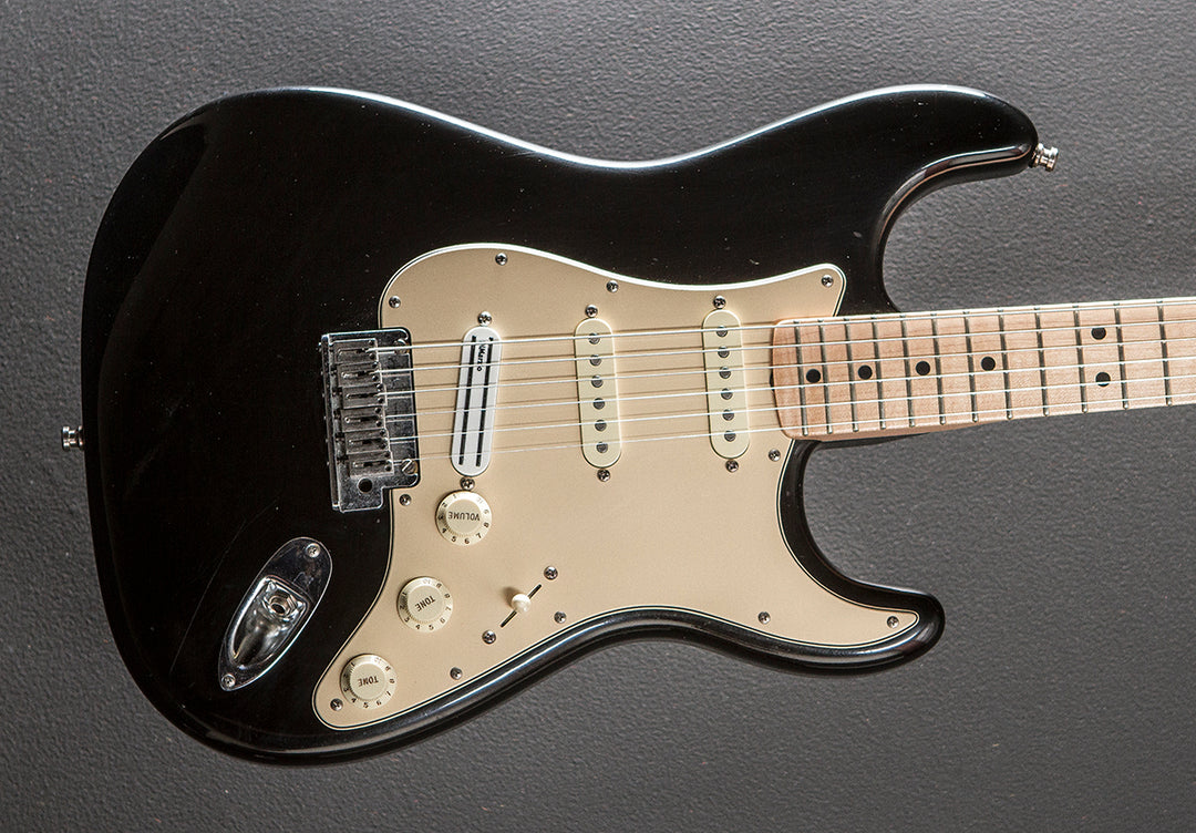 Used Custom Pro Strat '05