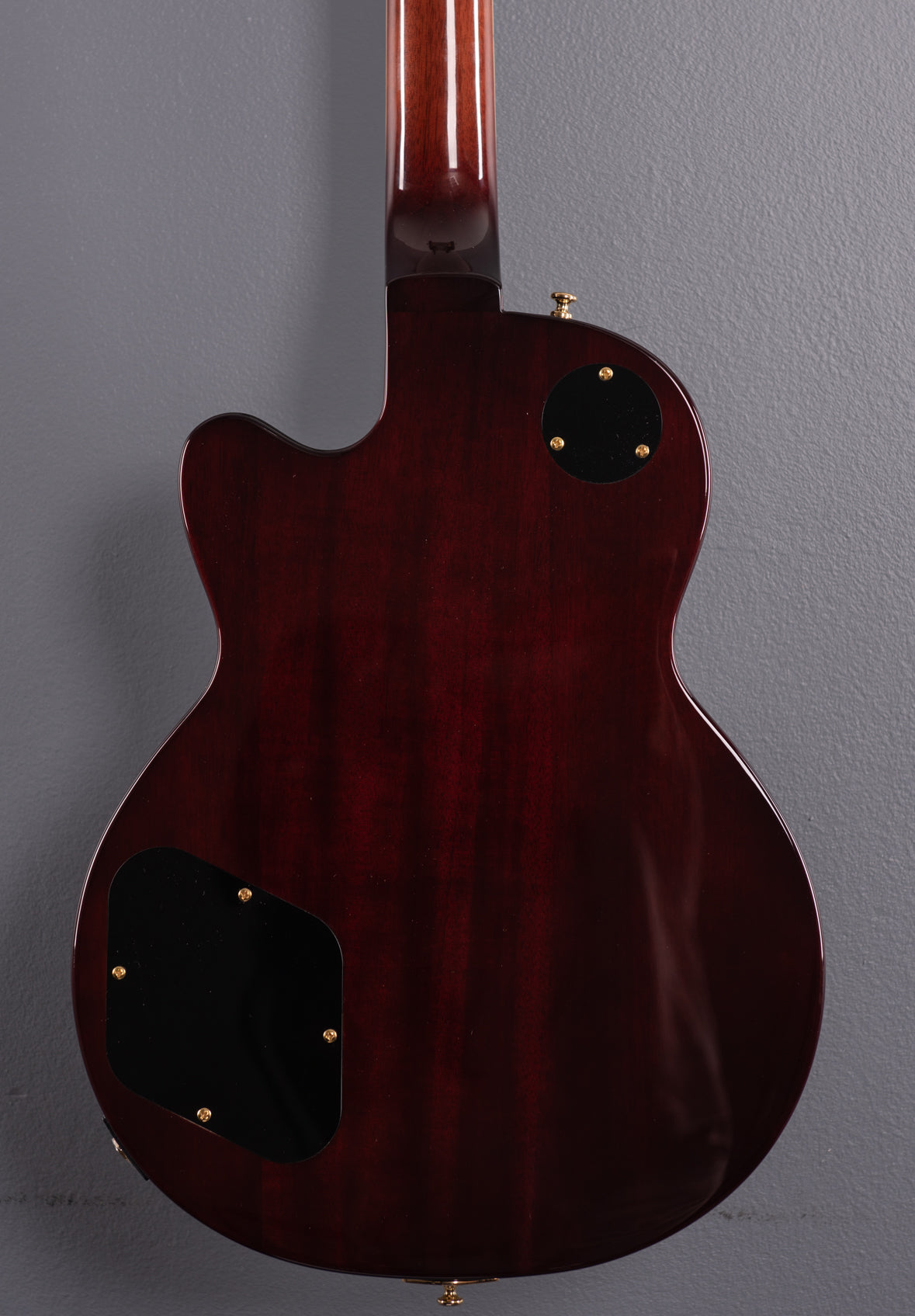 Newark St. Collection Aristocrat P90 '21