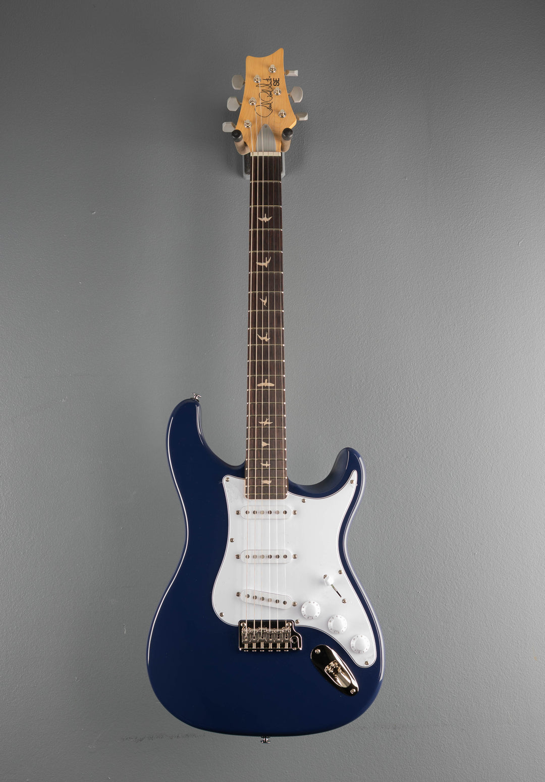 SE Silver Sky Rosewood &
