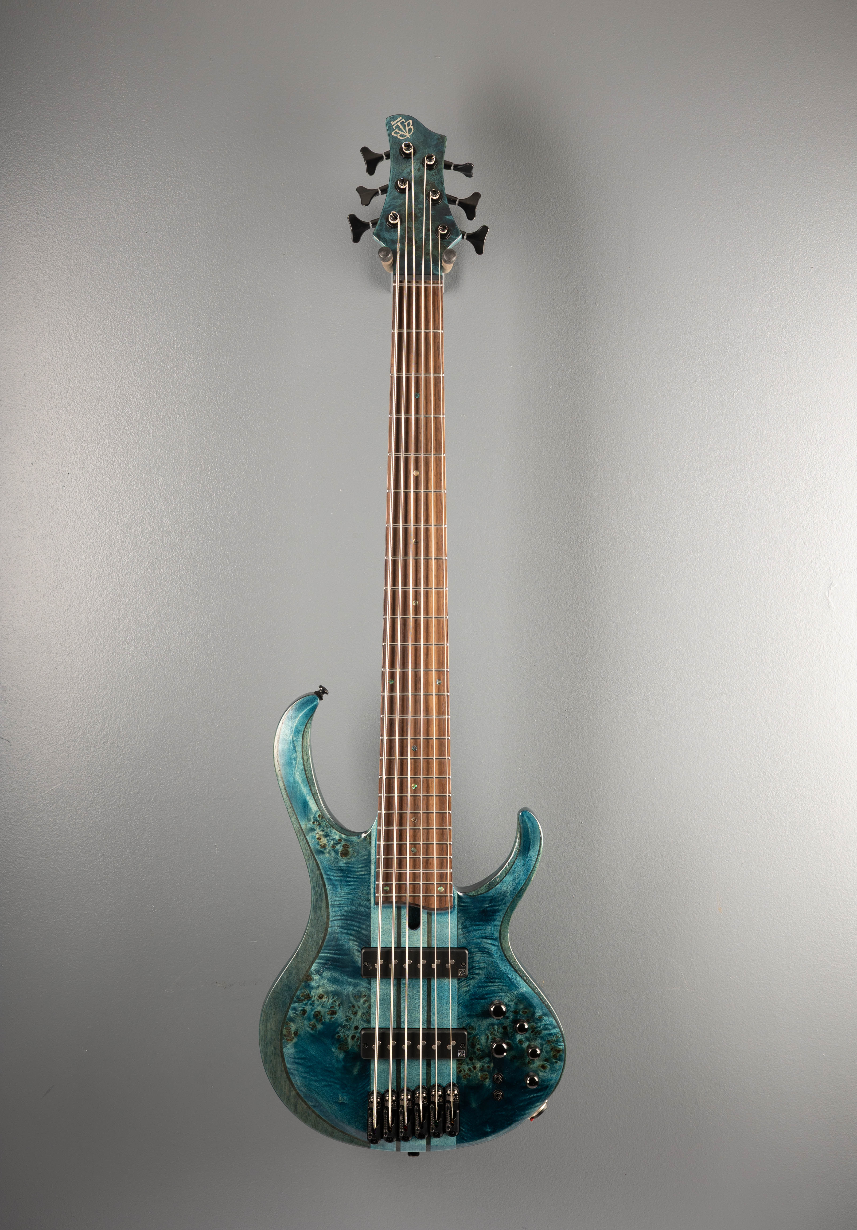 BTB946 Bass - Cosmic Blue Low Gloss – Dave's Guitar Shop
