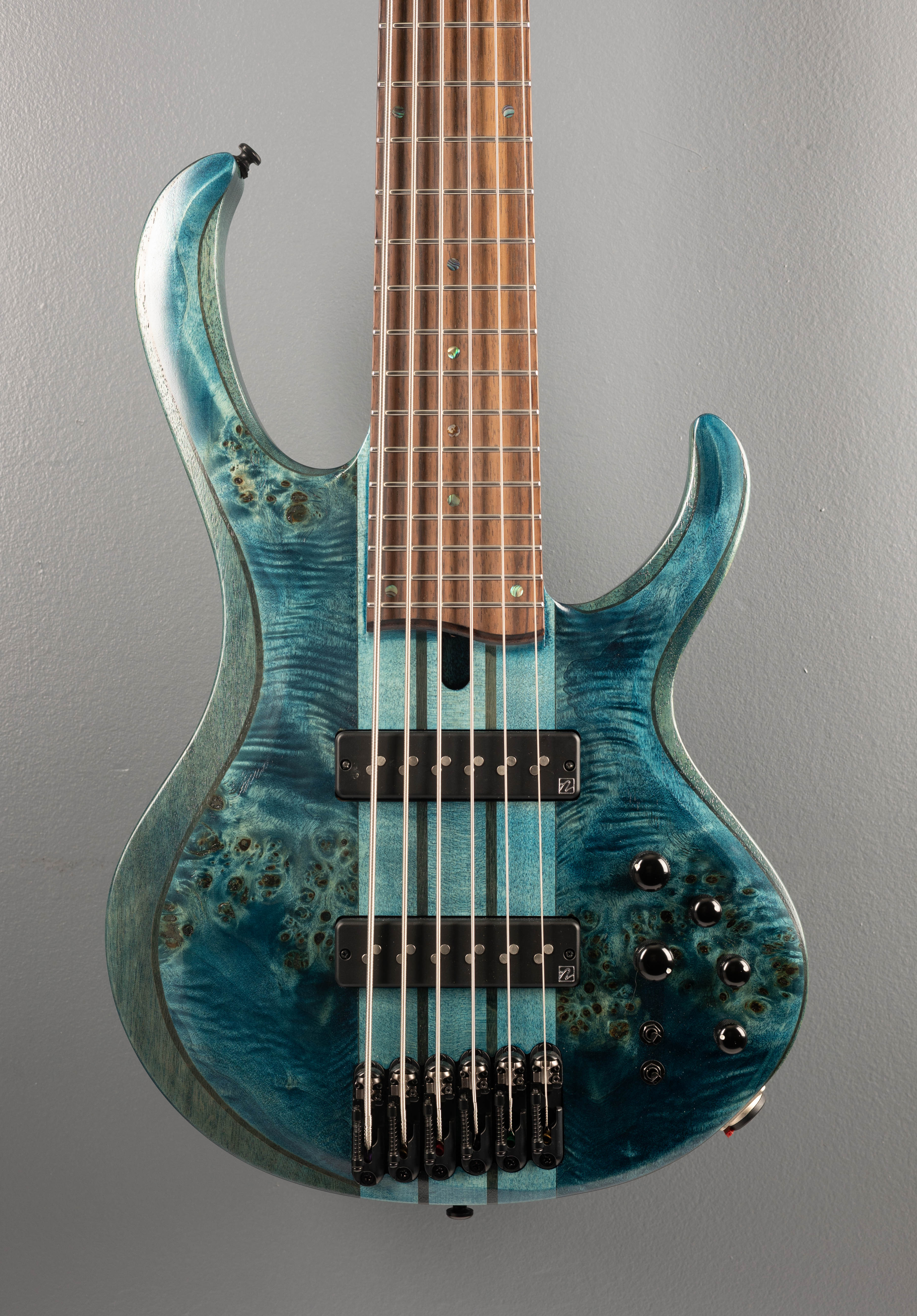 BTB946 Bass - Cosmic Blue Low Gloss – Dave's Guitar Shop
