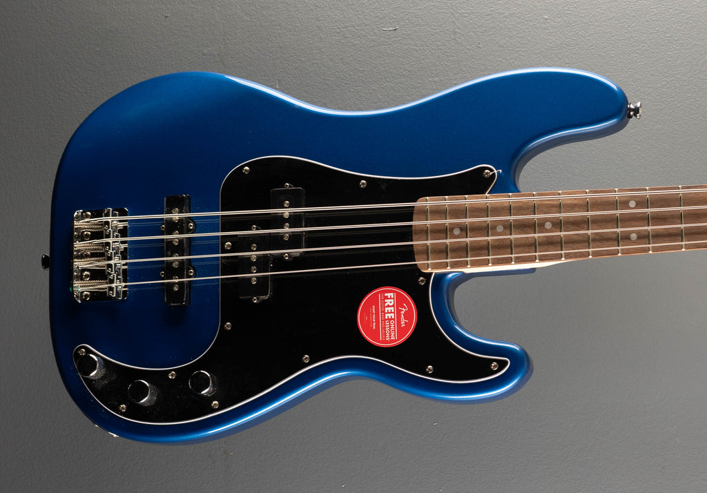 ベース Squier AffinityJazzBass Lake Placid Blue Amazon.com: Squier Affinity Series Precision Bass, Lake Placid