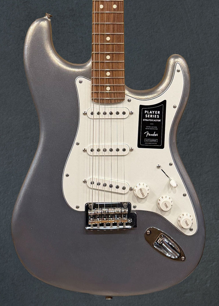 Player Stratocaster - Silver w/Pau Ferro