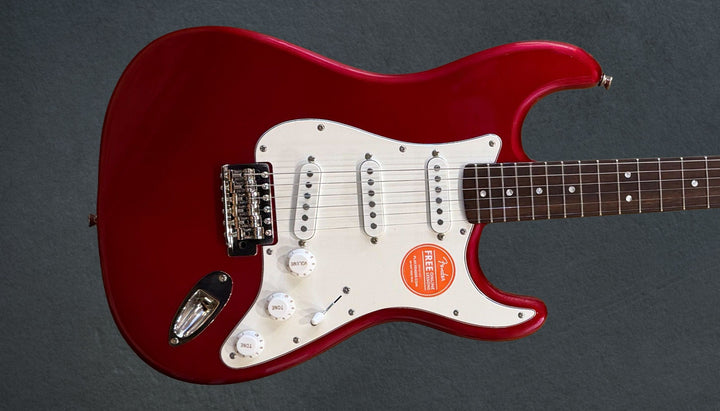 Classic Vibe 60’s Stratocaster - Candy Apple Red