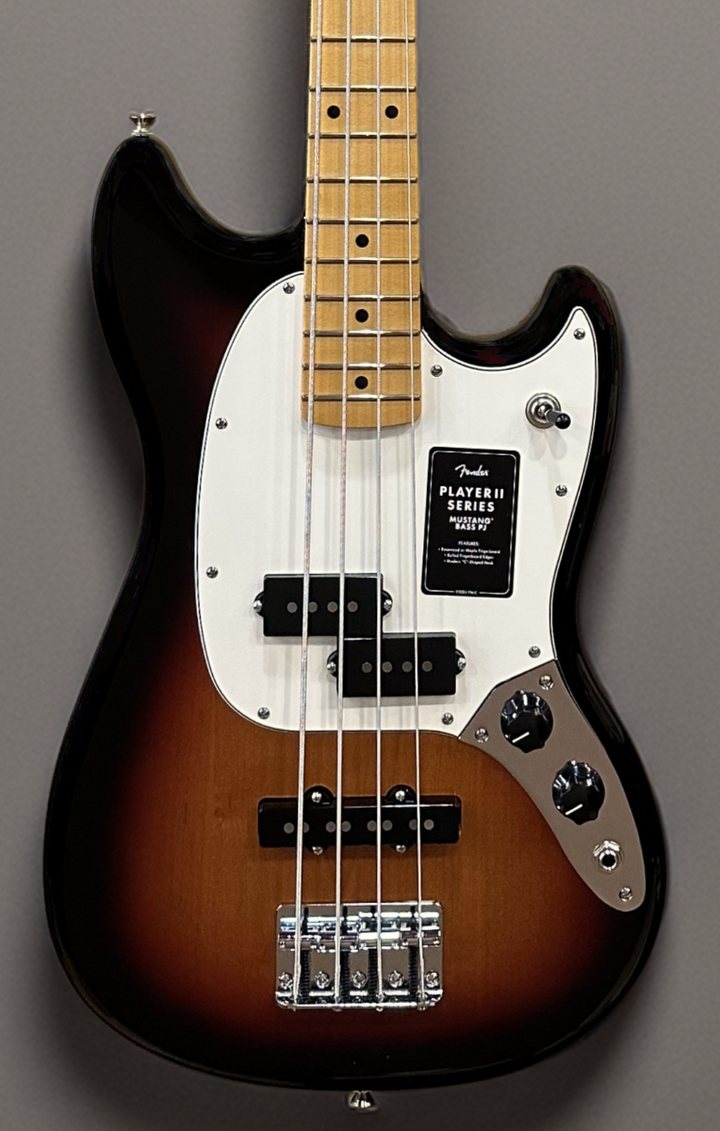 Player II Mustang Bass PJ - 3 Color Sunburst w/Maple