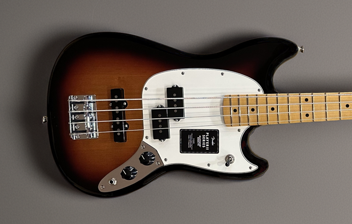 Player II Mustang Bass PJ - 3 Color Sunburst w/Maple