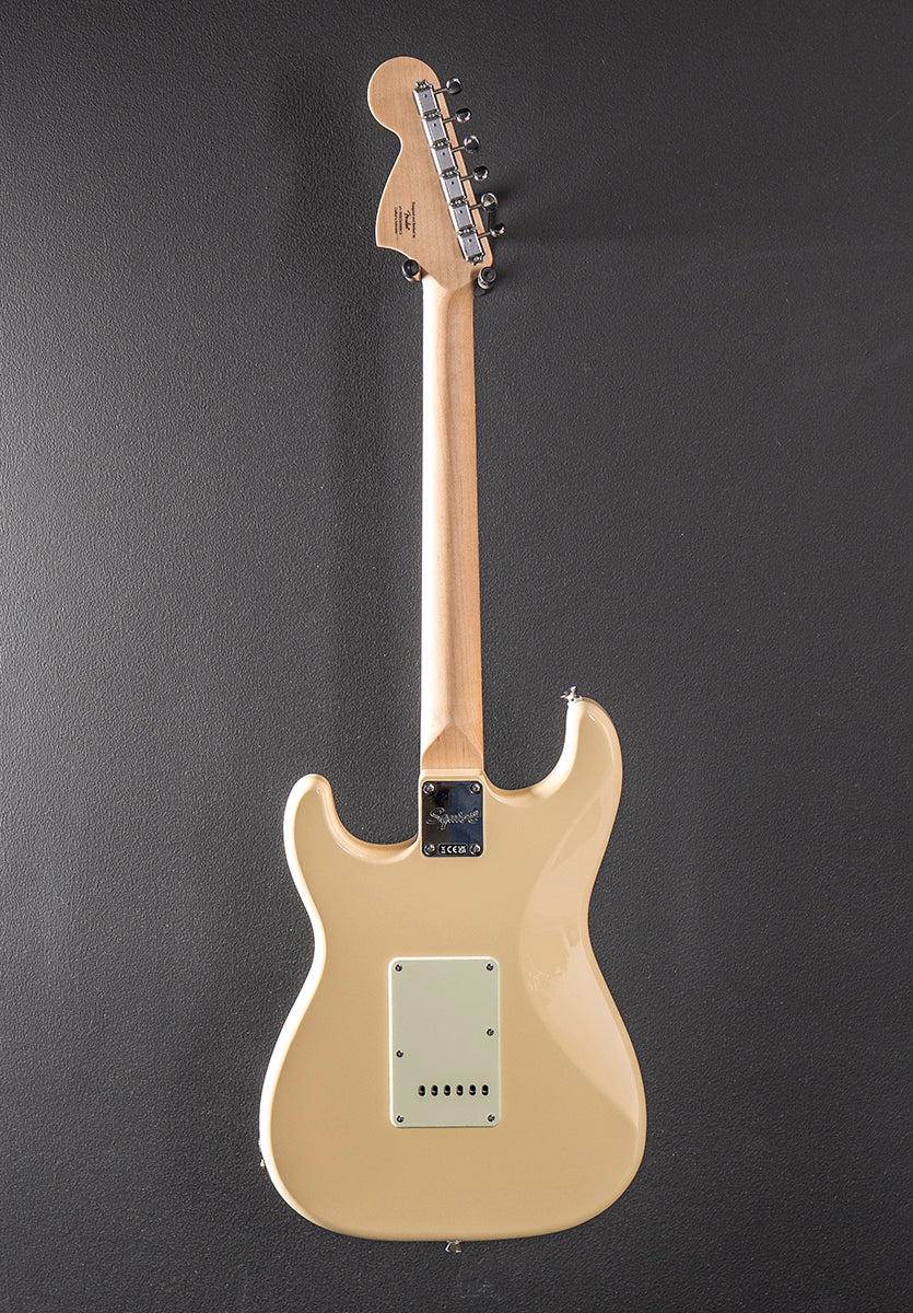 Paranormal Stratocaster Deluxe - Vintage White w/Indian Laurel