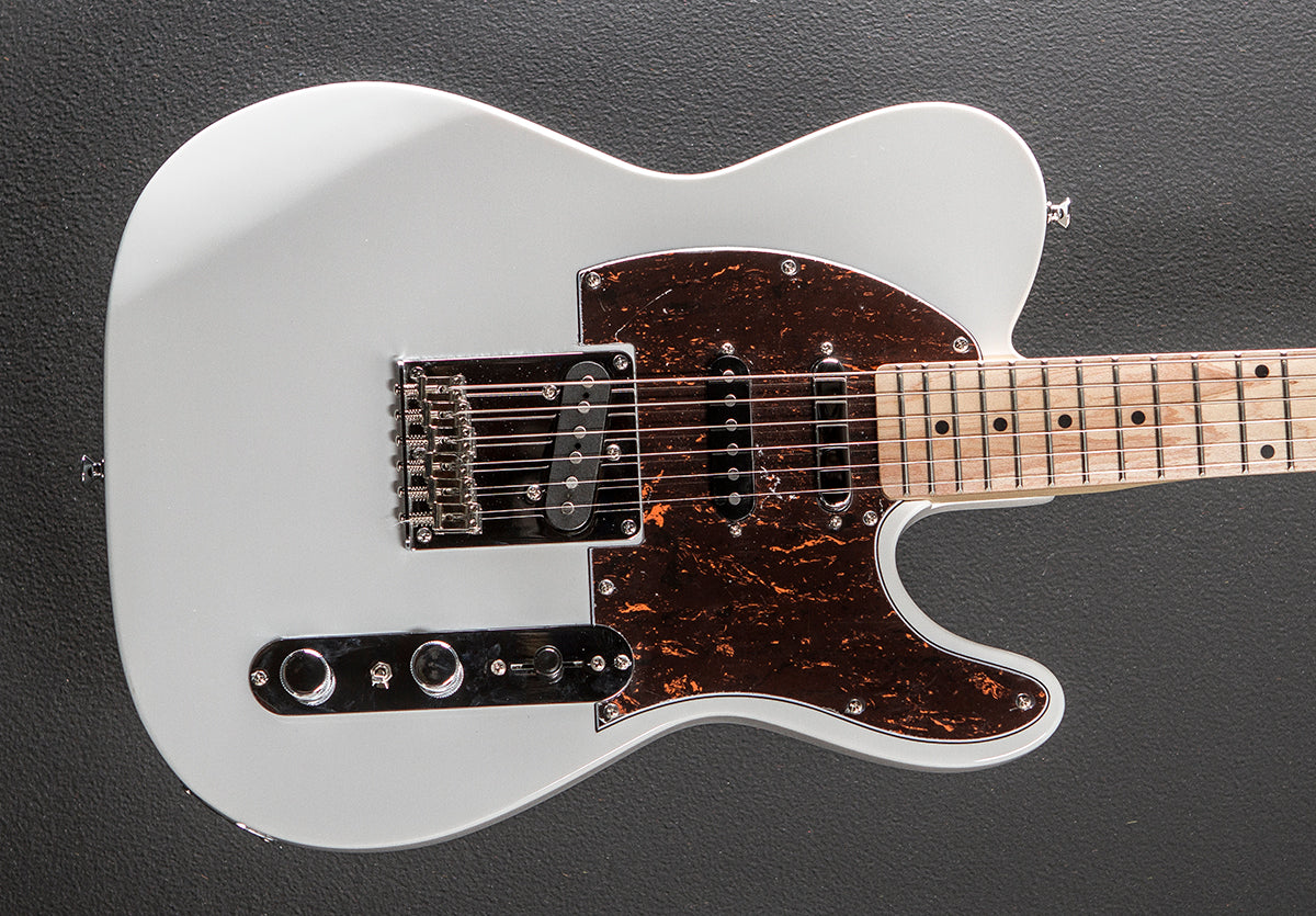 MODERN MAGICK ドナルド・マイケル・ケリー Michael Kelly Guitars “Custom Collection 50 Striped Ebony