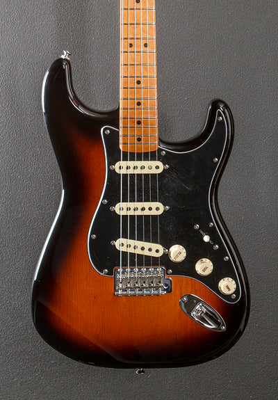 Vintera II 70's Stratocaster - 3 Color Sunburst w/Maple