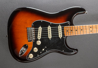 Vintera II 70's Stratocaster - 3 Color Sunburst w/Maple