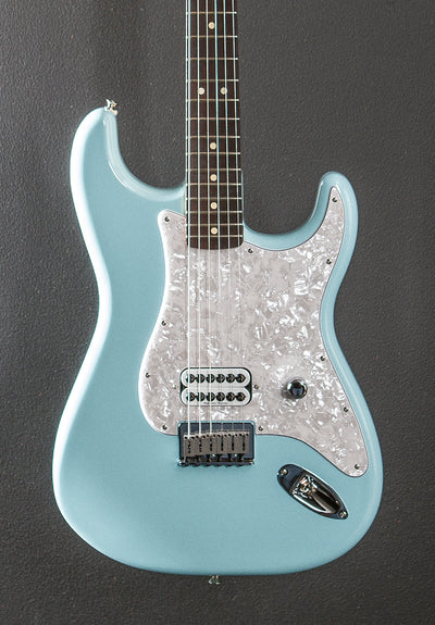 Limited Edition Tom DeLonge Stratocaster - Daphne Blue