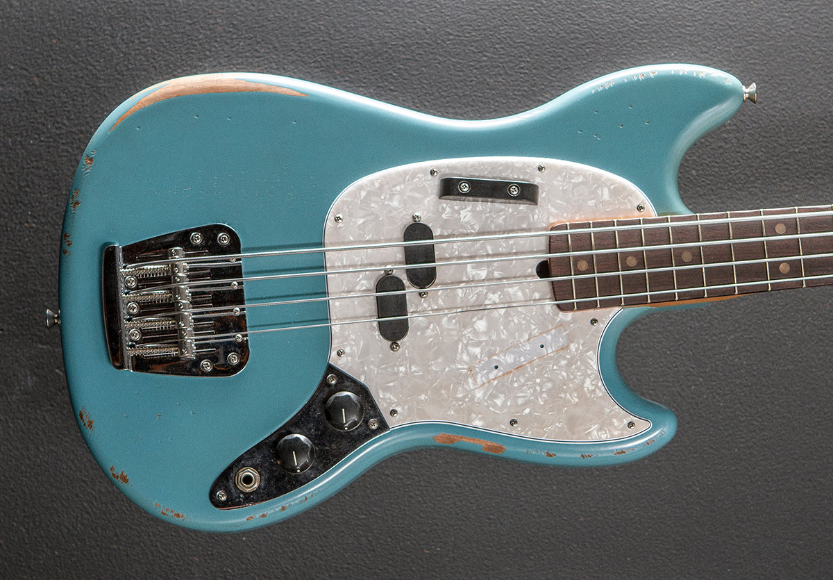 Fender mustang bass blue hotsell