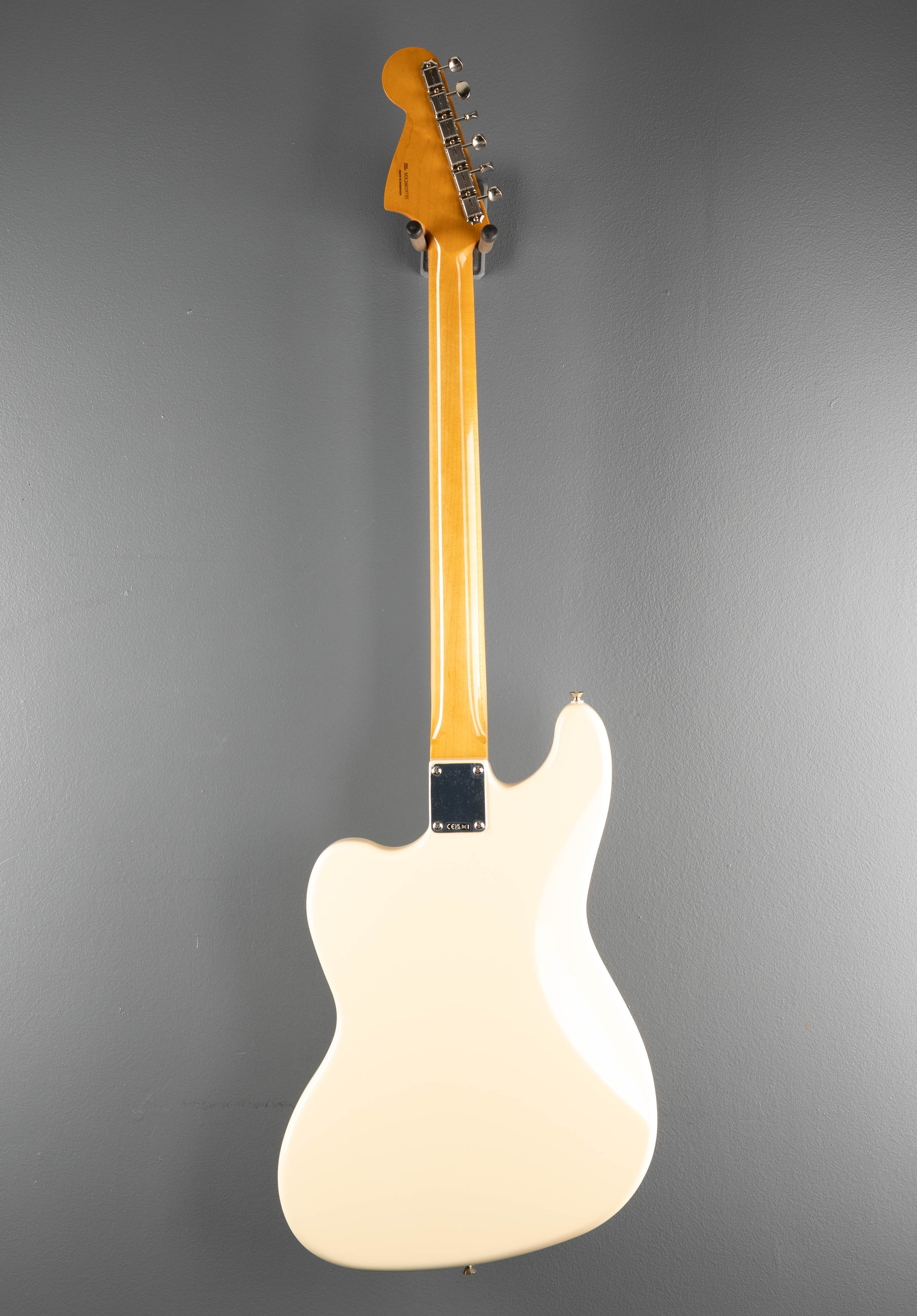 Vintera III Early '60s Bass VI - Olympic White – Dave's Guitar Shop