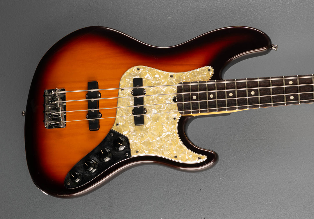 Used American Deluxe Jazz Bass &