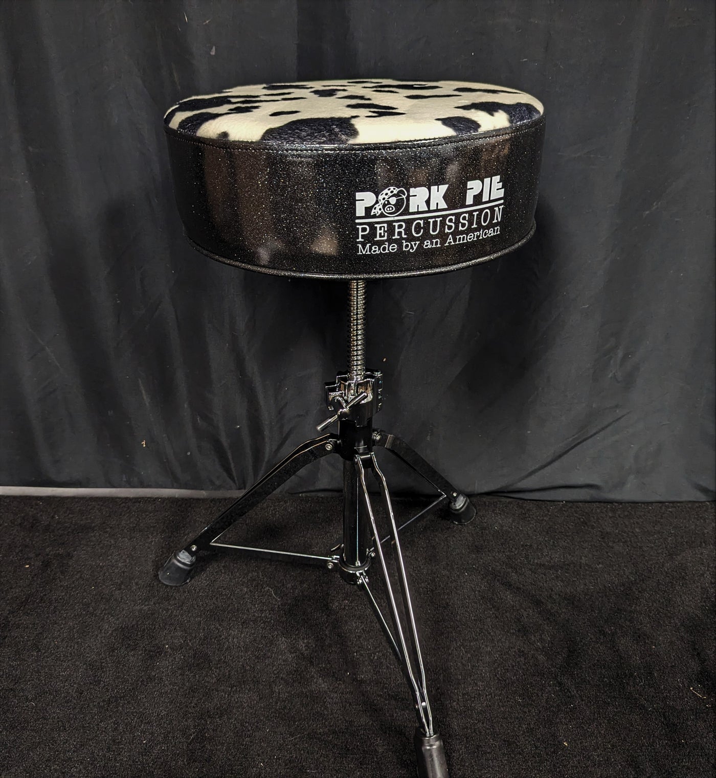 Black Sparkle/Cow Round Top Throne